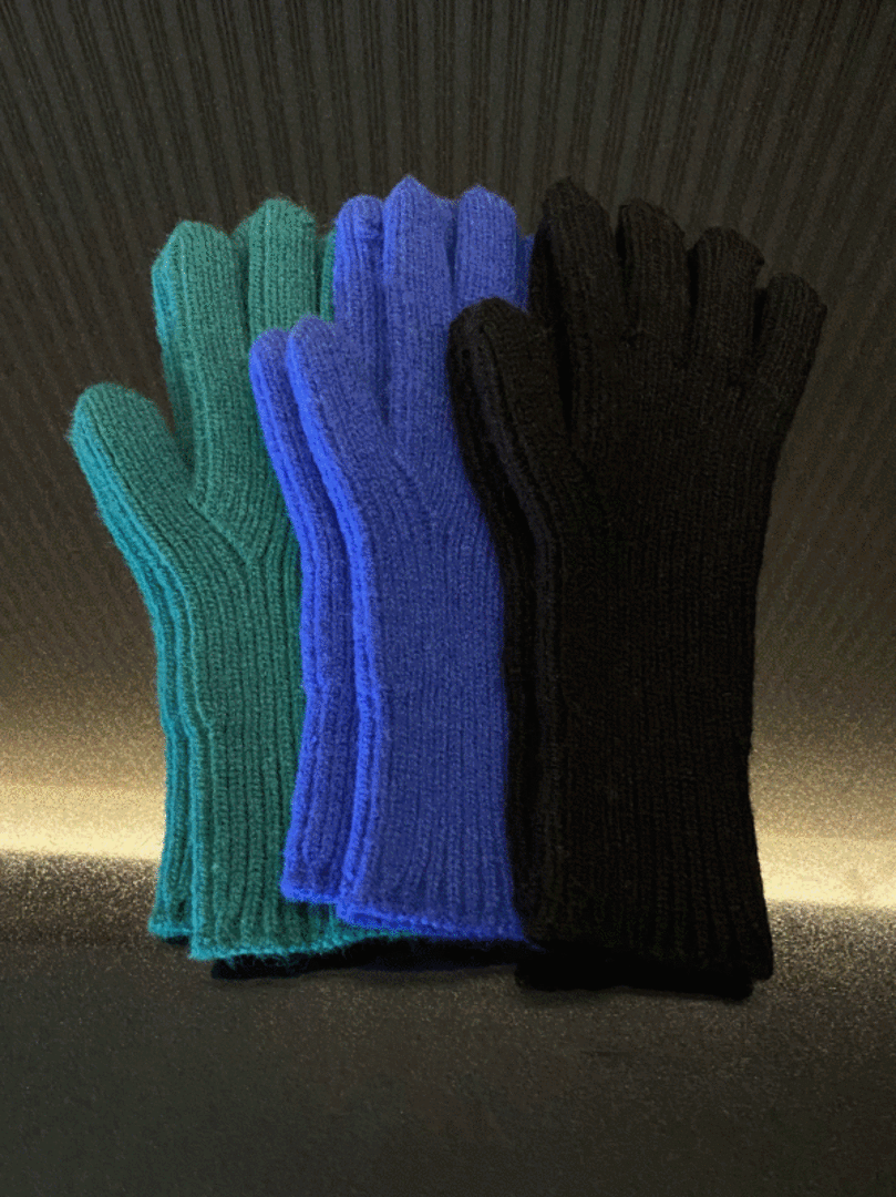Touch knit gloves