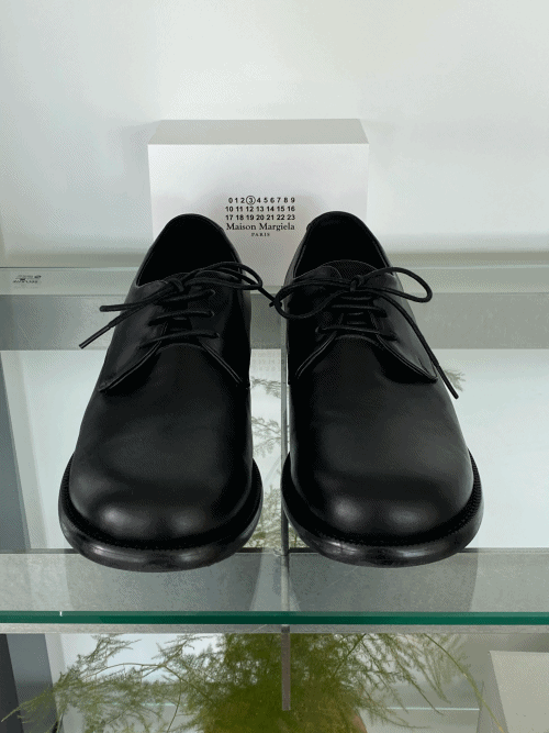 Retro black derby shoes